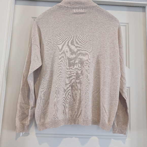 Only thin sweater woman's size large - Picture 4 of 5